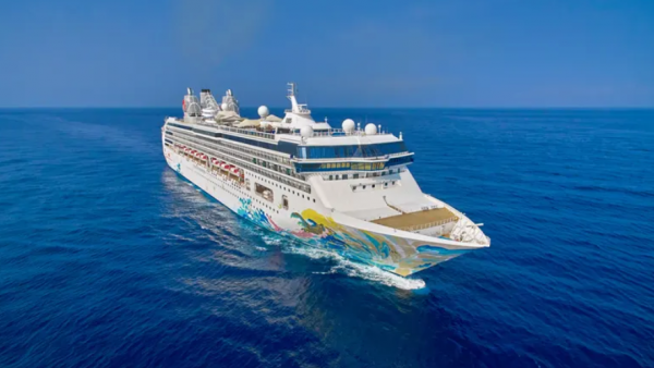 名勝世界郵輪香港來回高雄人均$750 早鳥優惠勁減$900 仲平過坐飛機