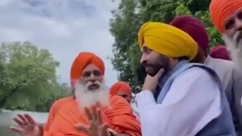 印度首長為證聖水乾淨即場生飲 兩日後腹痛需由飛機送院治理