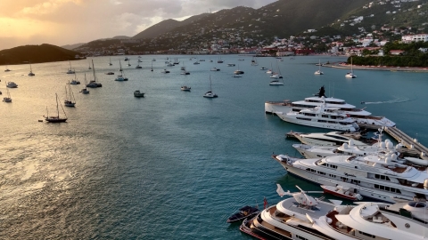 遊艇員工揭工作內幕 日工作16小時 客人非富則貴 曾獲得 $8萬港元小費